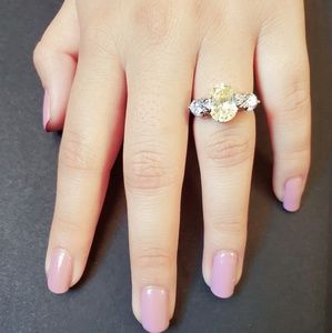 Costume  jewelry ring with yellow and white stones